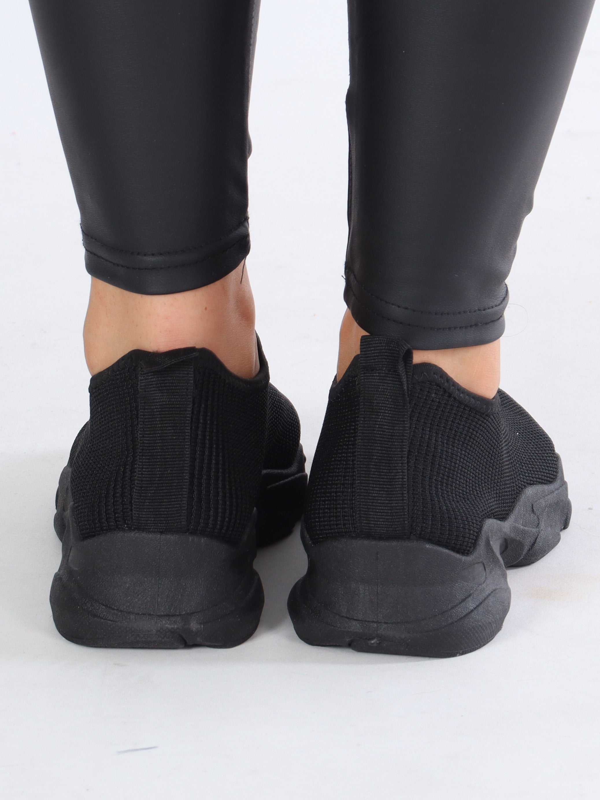 Maggie - Enkla sneakers i ribbad look